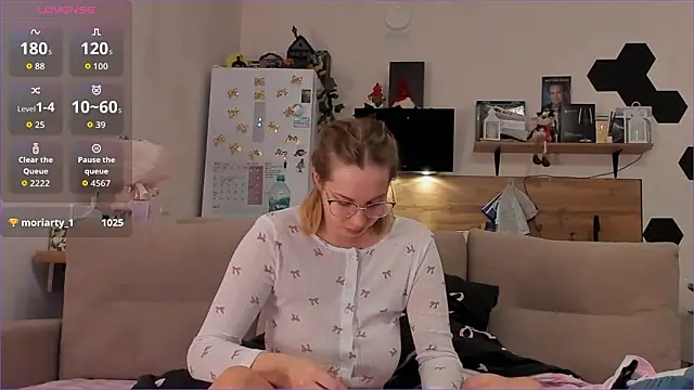 Girl alone home online show from March 2026 02:04:02 AM