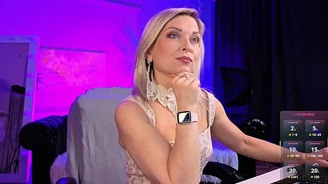 Snapshot of Gloria_Lovely chatting on June 2026 11:21:02 AM Gloria Lovely online show from June 2026 11:21:02 AM