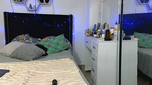 charlotte 077 online show from April 2026 03:52:01 AM