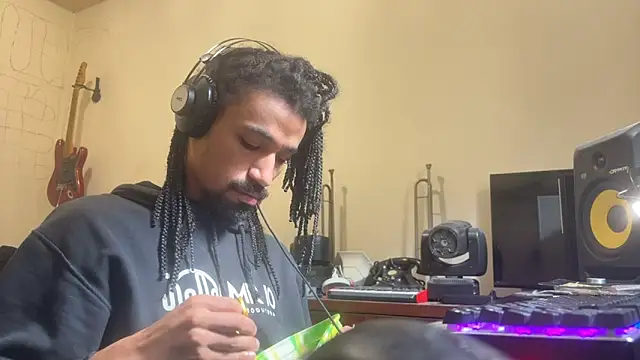 hotcamboy420 online show from November 2025 01:26:01 PM