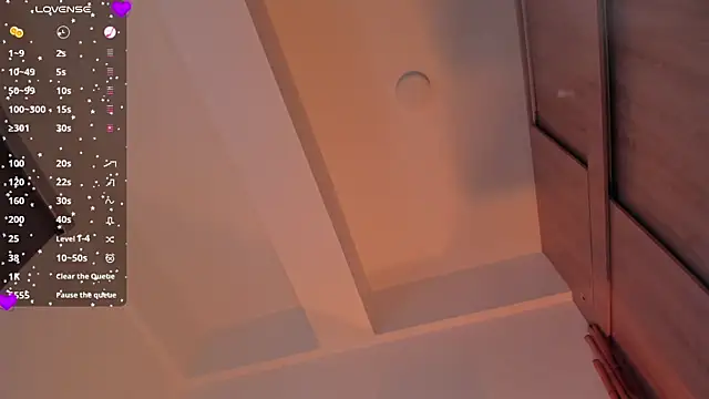 Snapshot of laura-hills18 chatting on January 2026 01:07:01 PM laura-hills18 online show from January 2026 01:07:01 PM