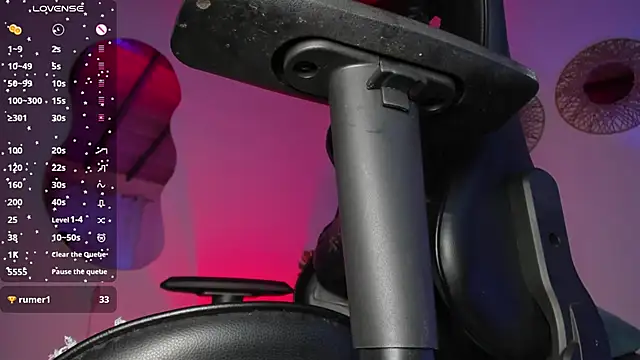 Snapshot of laura-hills18 chatting on February 2026 01:00:01 PM laura-hills18 online show from February 2026 01:00:01 PM