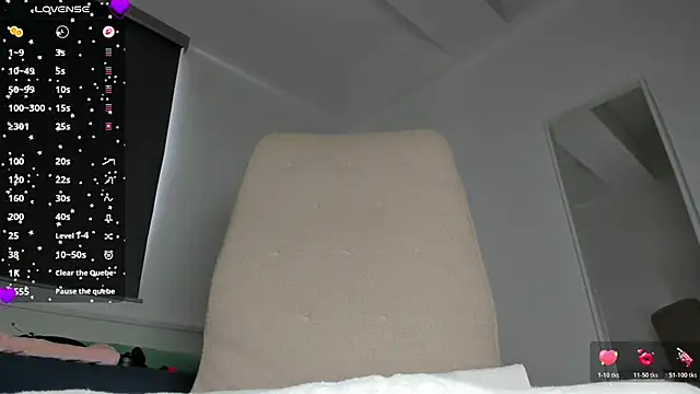 Snapshot of laura-hills18 chatting on March 2026 06:42:01 PM laura-hills18 online show from March 2026 06:42:01 PM