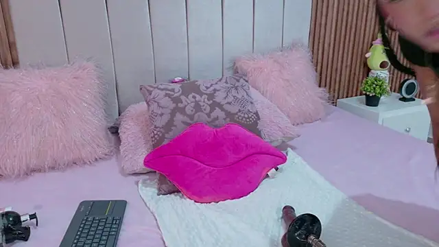 Snapshot of cristal_subin69 chatting on November 2025 12:54:01 PM cristal subin69 online show from November 2025 12:54:01 PM