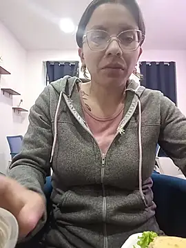 karlamorris  online show from October 2025 01:43:02 PM