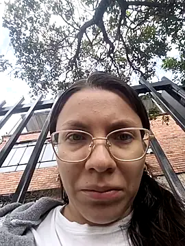 karlamorris  online show from October 2025 01:25:01 PM