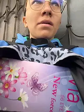 karlamorris  online show from April 2026 01:04:02 PM