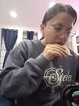 karlamorris  online show from November 2025 01:48:02 PM