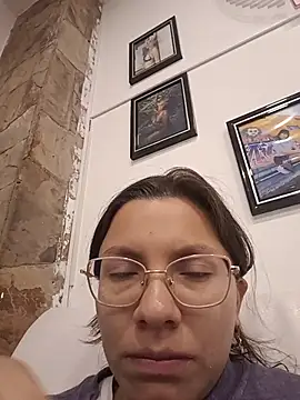 karlamorris  online show from October 2025 01:43:02 PM