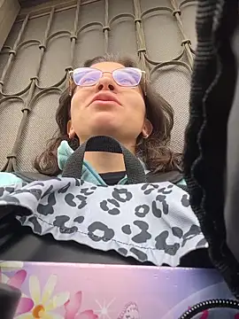 karlamorris  online show from April 2026 01:12:02 PM