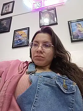 karlamorris  online show from November 2025 04:44:02 PM