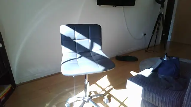 Nizzlivecam online show from April 2026 03:13:02 PM