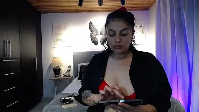 Snapshot of Lust_Mom41 chatting on February 2025 11:02:01 PM Lust Mom41 online show from February 2025 11:02:01 PM