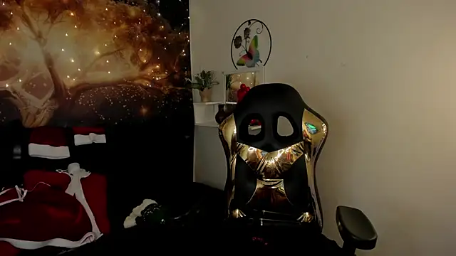 Snapshot of Lust_Mom41 chatting on December 2024 12:27:01 PM Lust Mom41 online show from December 2024 12:27:01 PM