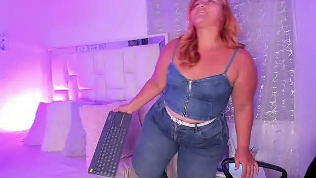 LeahxBarker online show from December 2025 03:08:01 AM