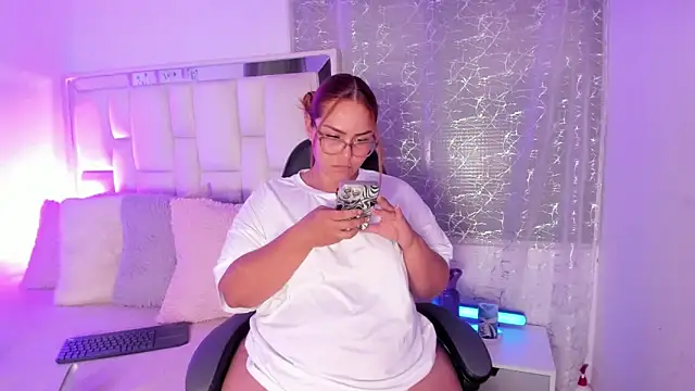 LeahxBarker online show from April 2026 10:38:02 PM