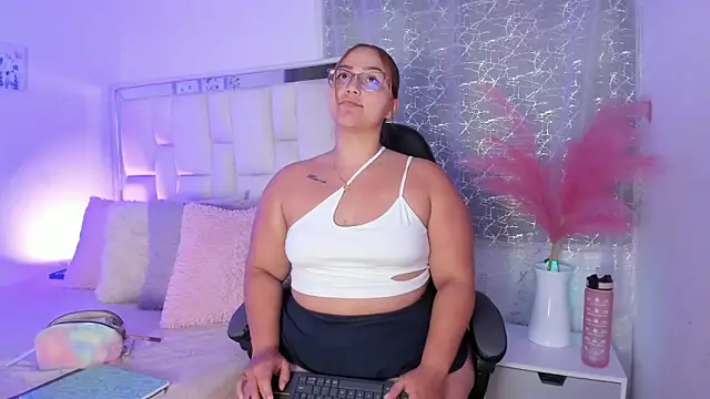 LeahxBarker online show from May 2026 01:47:01 AM