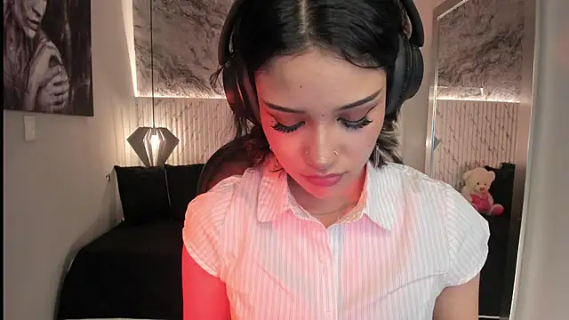 Snapshot of renee_shelby_ chatting on July 2026 09:07:02 PM renee shelby online show from July 2026 09:07:02 PM