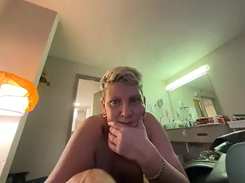juscjen online show from June 2026 05:40:02 PM
