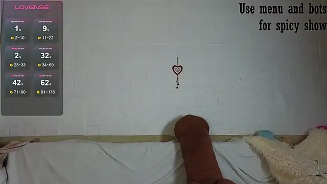 Snapshot of Evelina_Mi4 chatting on March 2025 10:29:02 PM Evelina Mi4 online show from March 2025 10:29:02 PM