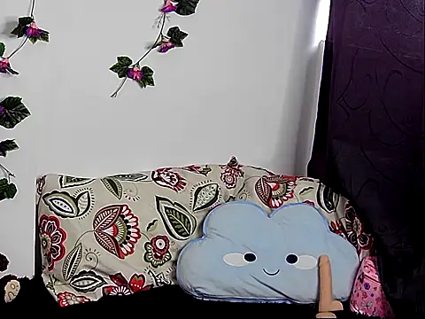 Loraine Ortiz online show from October 2025 05:45:02 PM