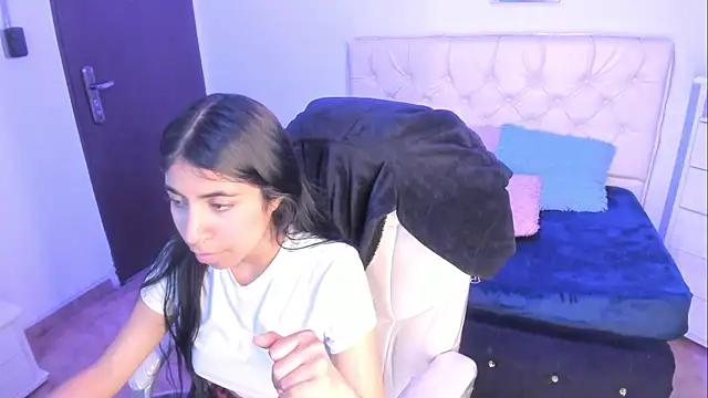 lunitaa18 online show from December 2025 08:42:01 PM