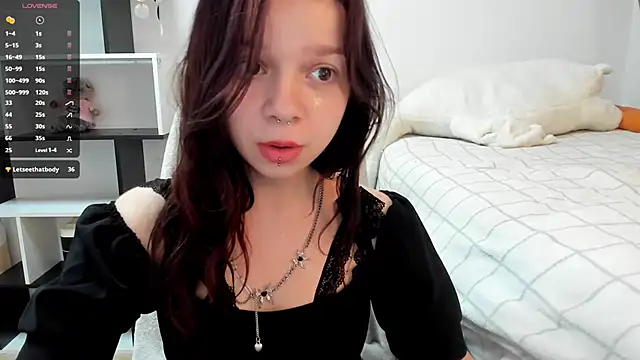 Snapshot of crystal_lilith chatting on February 2025 02:01:01 AM crystal lilith online show from February 2025 02:01:01 AM