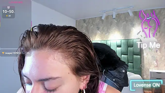 Snapshot of april_dumont chatting on November 2025 12:04:01 PM april dumont online show from November 2025 12:04:01 PM