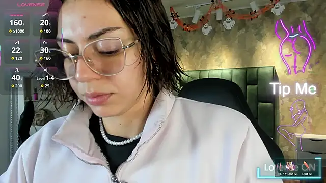 Snapshot of april_dumont chatting on October 2025 11:42:02 AM april dumont online show from October 2025 11:42:02 AM