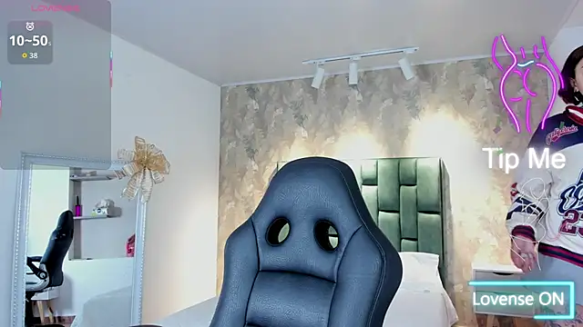 Snapshot of april_dumont chatting on November 2025 12:16:02 PM april dumont online show from November 2025 12:16:02 PM