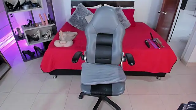 Veronica Jacobss online show from October 2025 07:15:02 PM