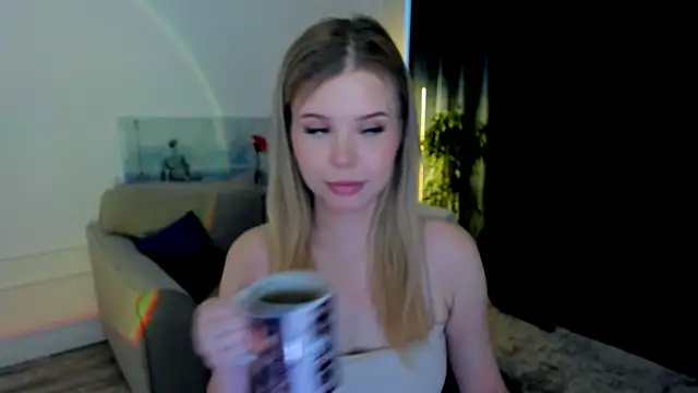 FollowLovee online show from May 2026 04:20:02 AM