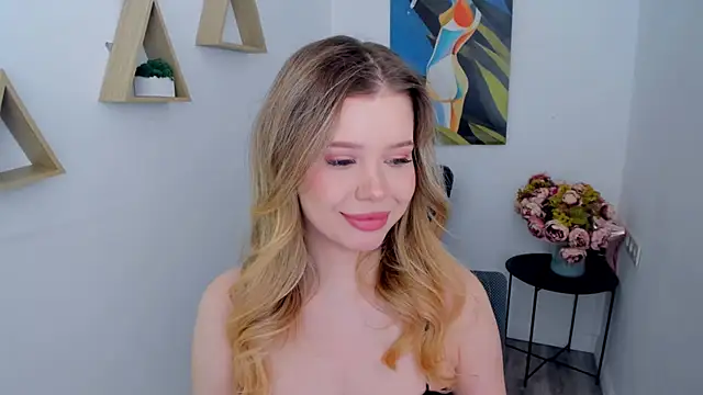 FollowLovee online show from April 2026 08:10:01 PM