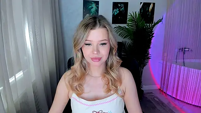 FollowLovee online show from May 2026 04:01:01 AM