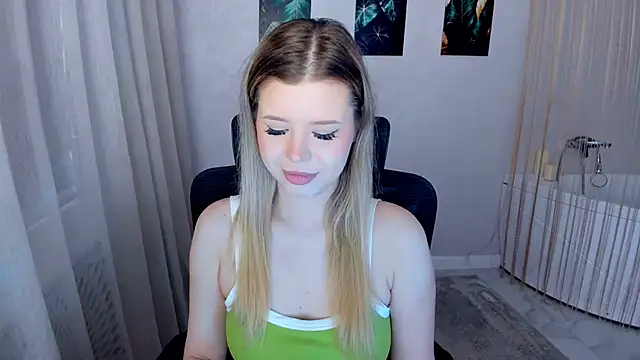 FollowLovee online show from March 2026 04:11:01 AM