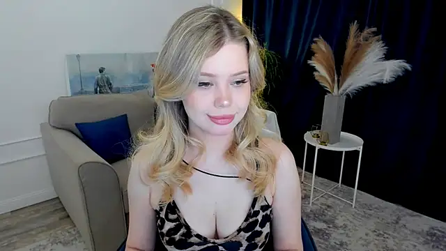 FollowLovee online show from May 2026 07:40:02 PM