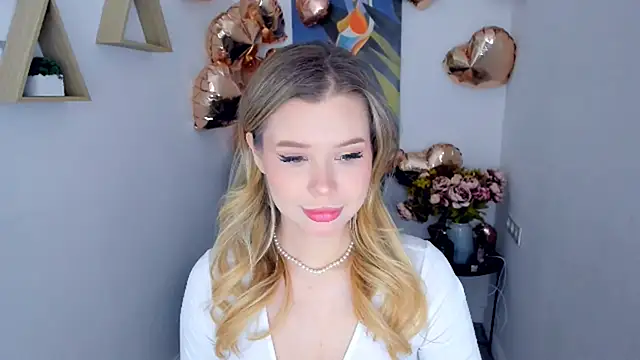 FollowLovee online show from February 2026 07:36:01 PM