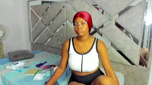 EvaxEmma online show from December 2025 01:24:02 PM