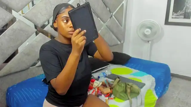 Snapshot of EvaxEmma chatting on January 2026 12:45:02 PM EvaxEmma online show from January 2026 12:45:02 PM