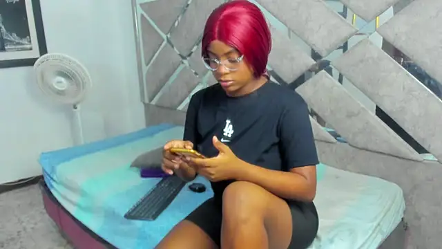 EvaxEmma online show from December 2025 01:12:02 PM