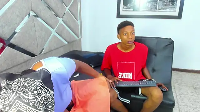 Snapshot of EvaxEmma chatting on February 2026 02:39:01 PM EvaxEmma online show from February 2026 02:39:01 PM