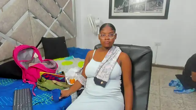 Snapshot of EvaxEmma chatting on January 2026 01:59:01 PM EvaxEmma online show from January 2026 01:59:01 PM