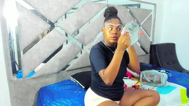 Snapshot of EvaxEmma chatting on March 2026 01:02:01 PM EvaxEmma online show from March 2026 01:02:01 PM