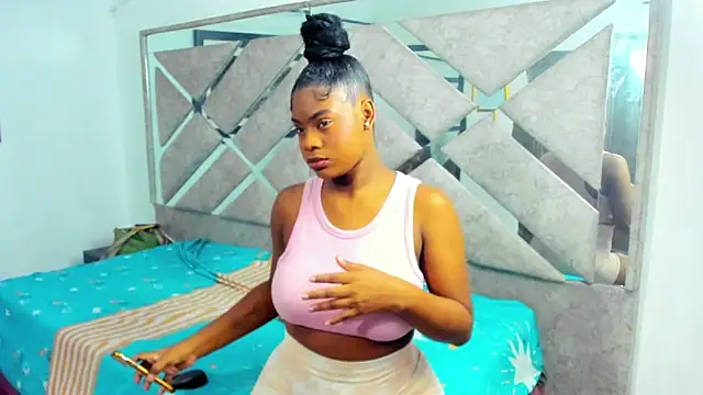 EvaxEmma online show from November 2025 01:05:02 PM