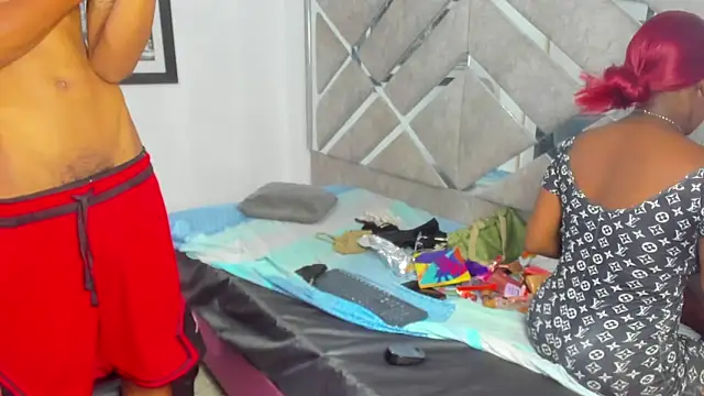 EvaxEmma online show from November 2025 01:44:02 PM