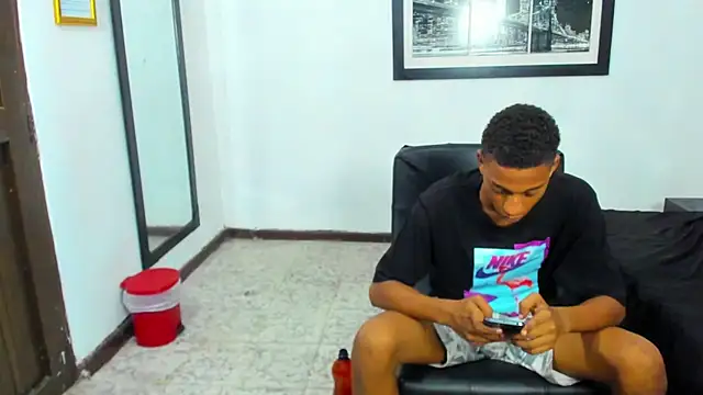 EvaxEmma online show from October 2025 03:11:01 PM