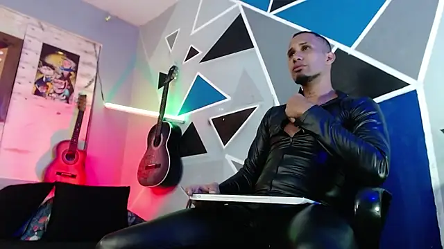 MagnusFrost online show from December 2025 05:30:02 AM