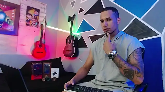 MagnusFrost online show from October 2025 04:23:02 AM