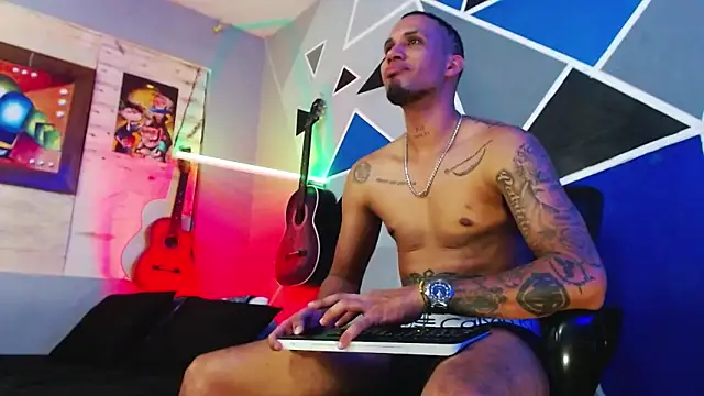 MagnusFrost online show from November 2025 06:02:01 AM