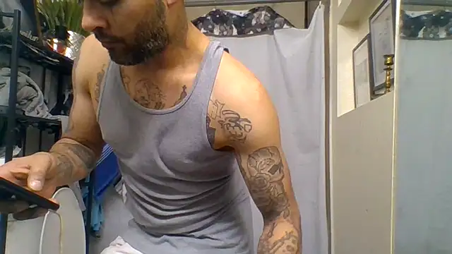 Snapshot of Houstonslong1 chatting on January 2025 05:50:02 AM Houstonslong1 online show from January 2025 05:50:02 AM